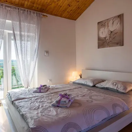 Casa Kujici Feriehus Krnica